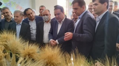 افتتاح غرفه دستاوردهای مرکز تحقیقات و آموزش کشاورزی به مناسبت هفته پژوهش با حضور استاندار
